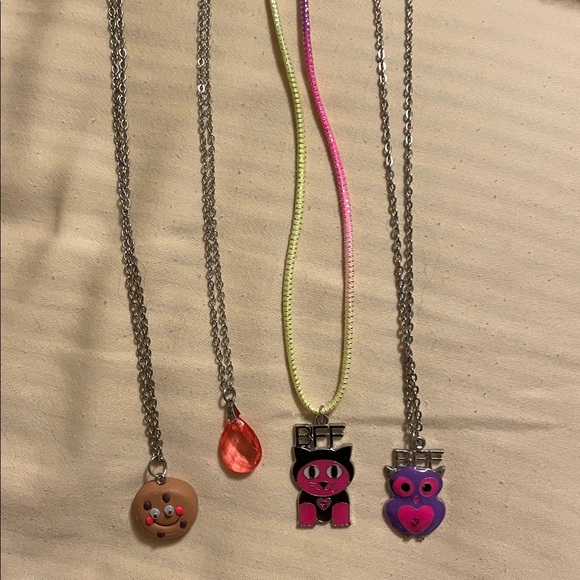Bundle of 4 necklaces - Picture 1 of 5